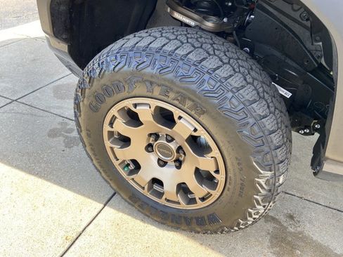 Used 2025 Toyota Tacoma 4x4 Double Cab Hybrid image 25