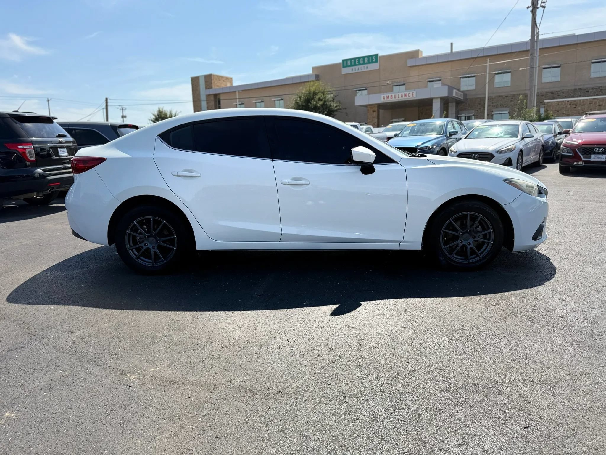 Used 2016 MAZDA MAZDA3 i Sport w/ Preferred Equipment Package FWD image 2