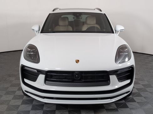Certified 2025 Porsche Macan AWD/4WD image 11