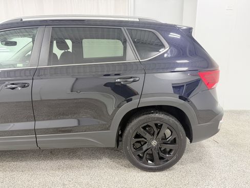 Certified 2023 Volkswagen Taos SE w/ Black Wheel Package image 3