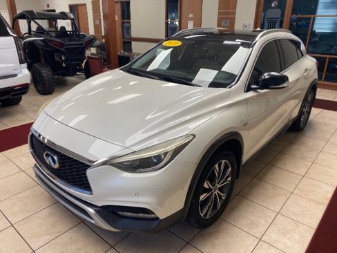 Used 2018 INFINITI QX30 Premium w/ Navigation Package AWD/4WD image 1
