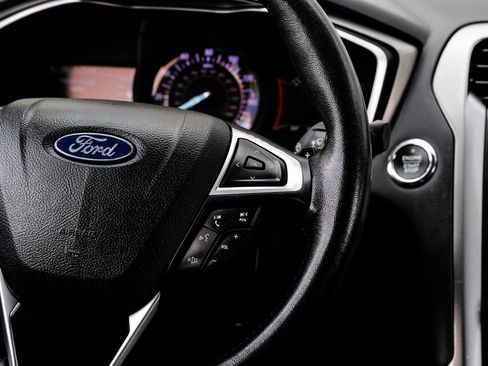 Used 2018 Ford Fusion SE w/ Fusion SE Technology Package FWD image 25