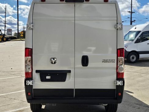 Used 2025 RAM ProMaster 2500 w/ Convenience Group image 5