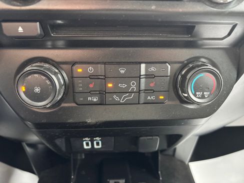 Used 2017 Ford F250 XLT w/ XLT Premium Package AWD/4WD image 36