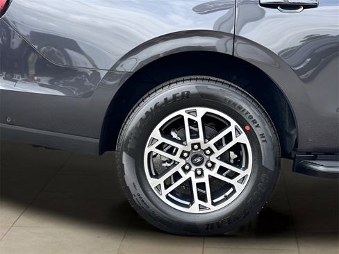 New 2025 Ford Expedition Active image 44