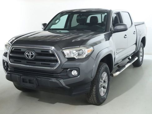Used 2017 Toyota Tacoma SR5 w/ Tow Package image 4