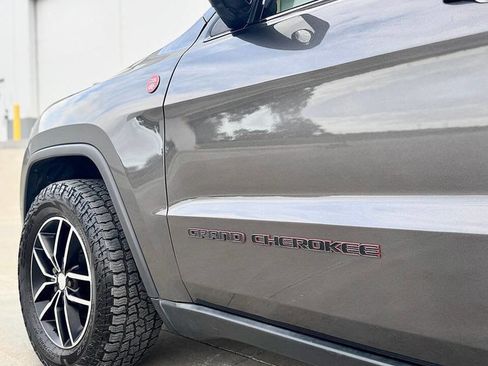 Used 2017 Jeep Grand Cherokee Trailhawk AWD/4WD image 35