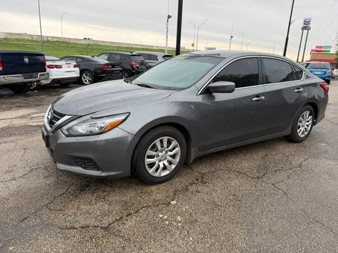 Used 2017 Nissan Altima 2.5 S w/ Power Driver Seat Package FWD image 3