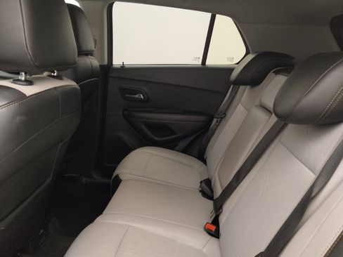 Used 2021 Chevrolet Trax LT FWD image 18