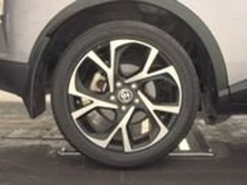 Used 2020 Toyota C-HR XLE image 11