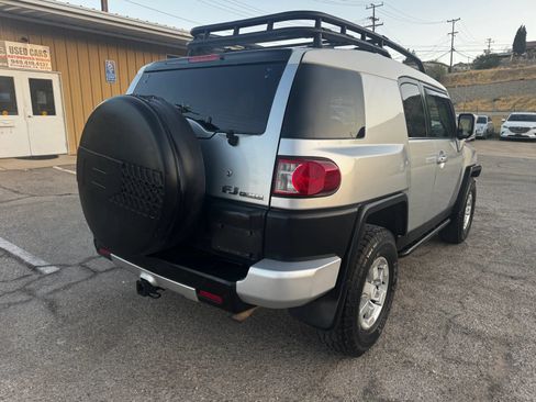Used 2007 Toyota FJ Cruiser 4WD w/ Upgrade Pkg 2 image 5