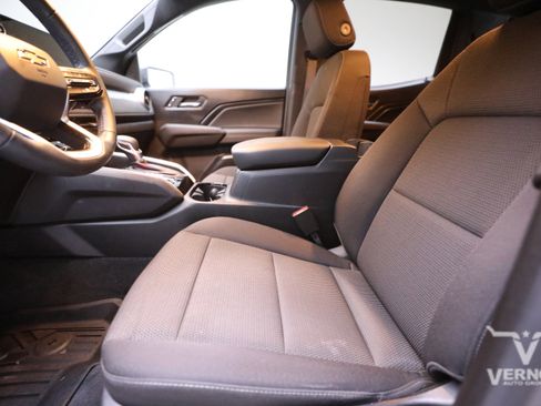 Used 2024 Chevrolet Colorado LT w/ LT Convenience Package image 10