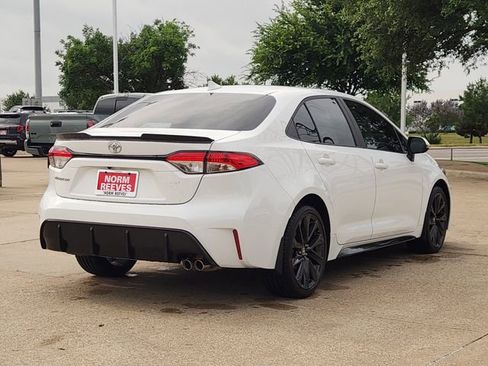 Used 2024 Toyota Corolla SE FWD image 3