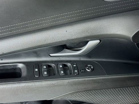 Used 2023 Hyundai Elantra SEL FWD image 17