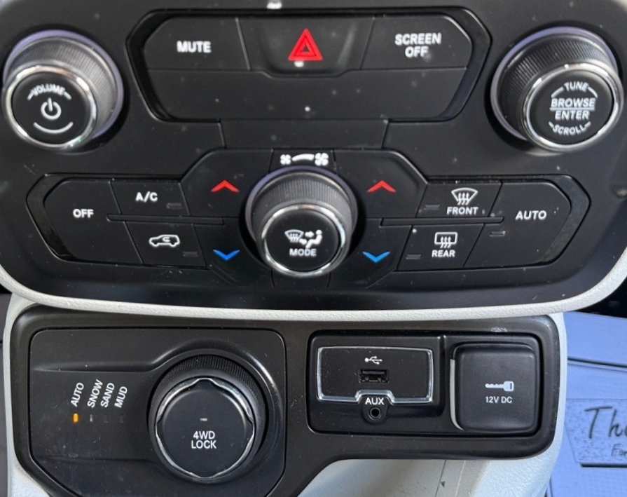 Used 2020 Jeep Renegade Latitude w/ Cold Weather Group AWD/4WD image 24