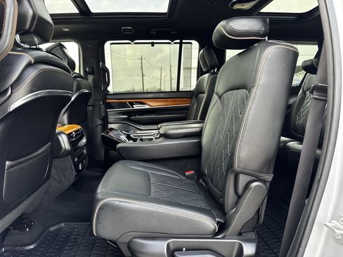 Used 2024 Jeep Grand Wagoneer L Series III image 30