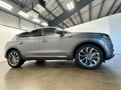 Used 2022 Lincoln Nautilus Reserve AWD/4WD image 3