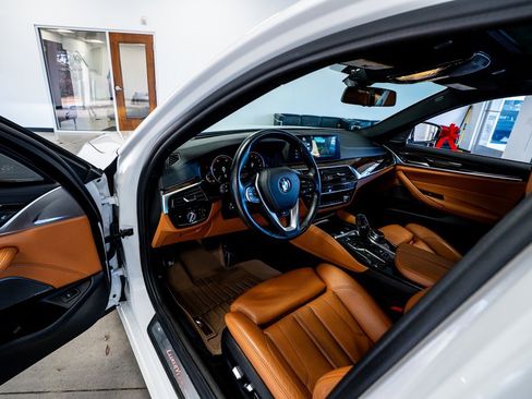 Used 2018 BMW 540i xDrive image 36