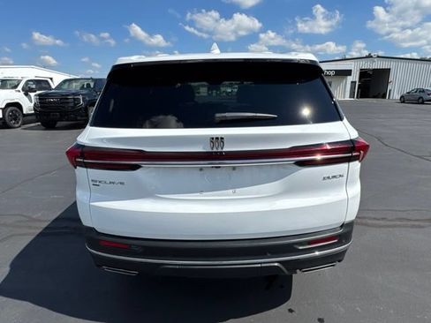 Used 2025 Buick Enclave Preferred AWD/4WD image 4