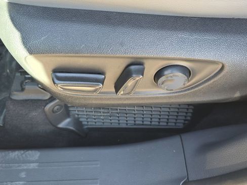Used 2023 Toyota Sienna XLE image 19