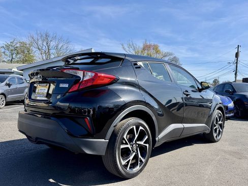 Used 2021 Toyota C-HR XLE FWD image 3