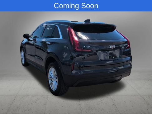 Used 2024 Cadillac XT4 Luxury w/ Cold Weather Package FWD image 4
