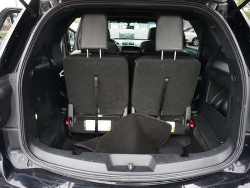 Used 2016 Ford Explorer XLT w/ Equipment Group 202A AWD/4WD image 15