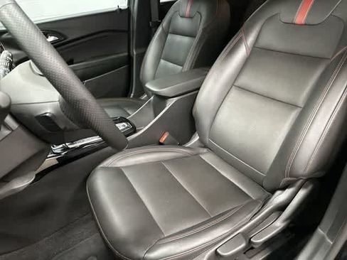 Used 2024 Chevrolet Trax RS w/ Sunroof Package FWD image 10