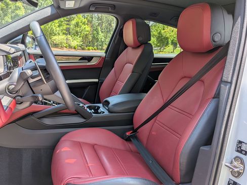 Certified 2026 Porsche Cayenne E-Hybrid Coupe AWD/4WD image 5