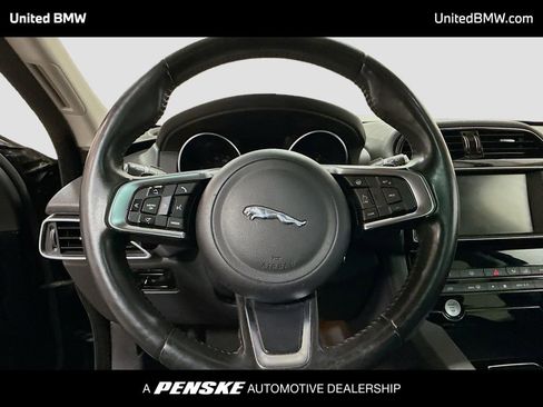 Used 2018 Jaguar F-PACE Prestige image 6