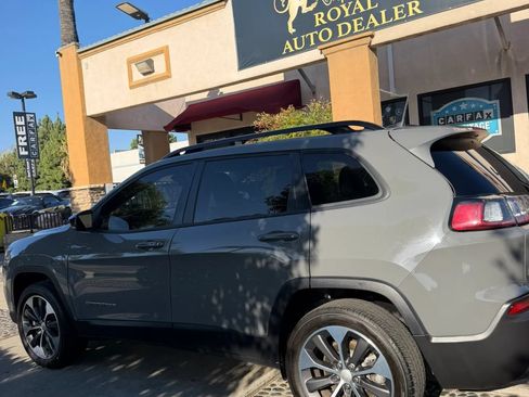 Used 2022 Jeep Cherokee Limited w/ Elite Package AWD/4WD image 5