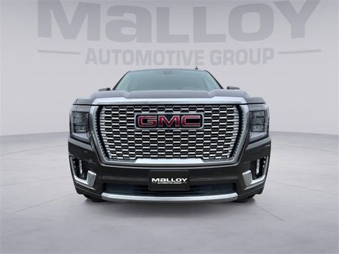 Used 2021 GMC Yukon Denali w/ Denali Premium Package image 8