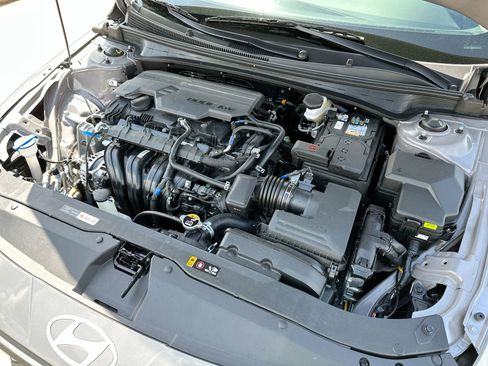 Used 2025 Hyundai Elantra SE FWD image 25