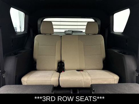 Used 2023 Chevrolet Traverse LT w/ LPO, Cargo Package AWD/4WD image 8