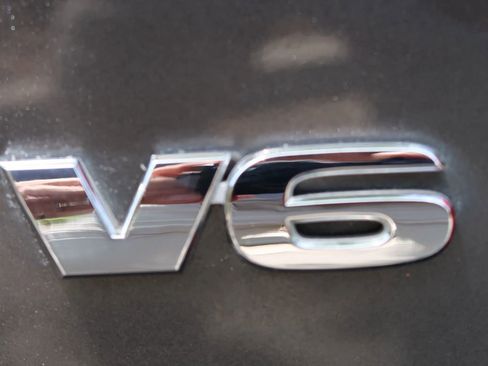 Used 2018 Toyota Tacoma TRD Off-Road w/ Technology Package image 18