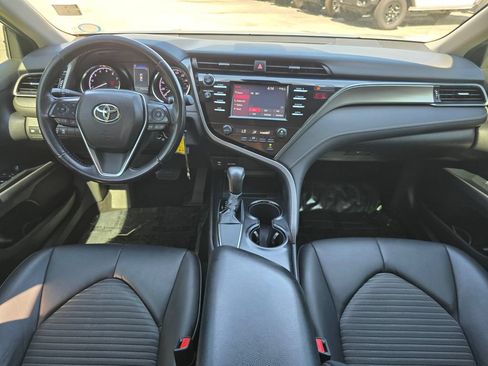 Used 2019 Toyota Camry SE FWD image 5
