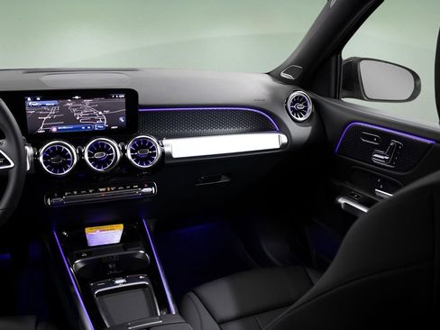 Used 2024 Mercedes-Benz GLB 250 4MATIC image 26