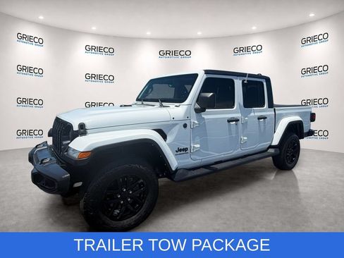 Used 2022 Jeep Gladiator Sport AWD/4WD image 3