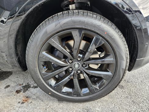 New 2026 Land Rover Discovery Limited Edition image 7