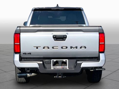 Used 2025 Toyota Tacoma SR5 AWD/4WD image 5