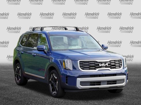 Used 2023 Kia Telluride S FWD image 2