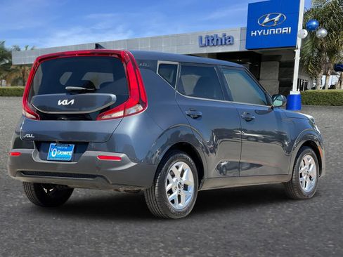 Used 2022 Kia Soul LX w/ Technology Package FWD image 3