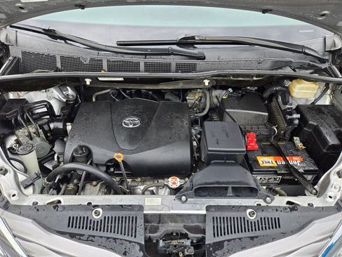 Used 2017 Toyota Sienna XLE AWD/4WD image 31