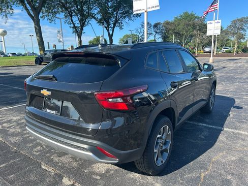 Used 2025 Chevrolet Trax LT FWD image 5