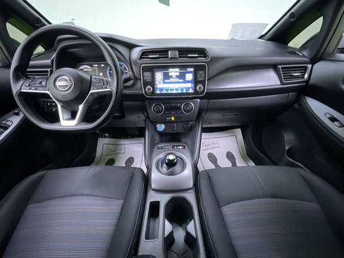 Used 2025 Nissan Leaf S image 18