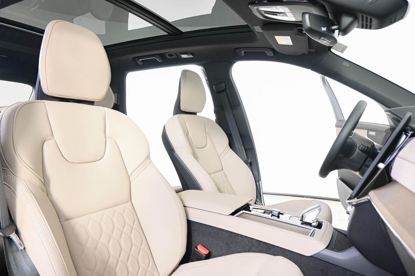 New 2026 Volvo XC90 T8 Core w/ Protection Package Premier AWD/4WD image 22