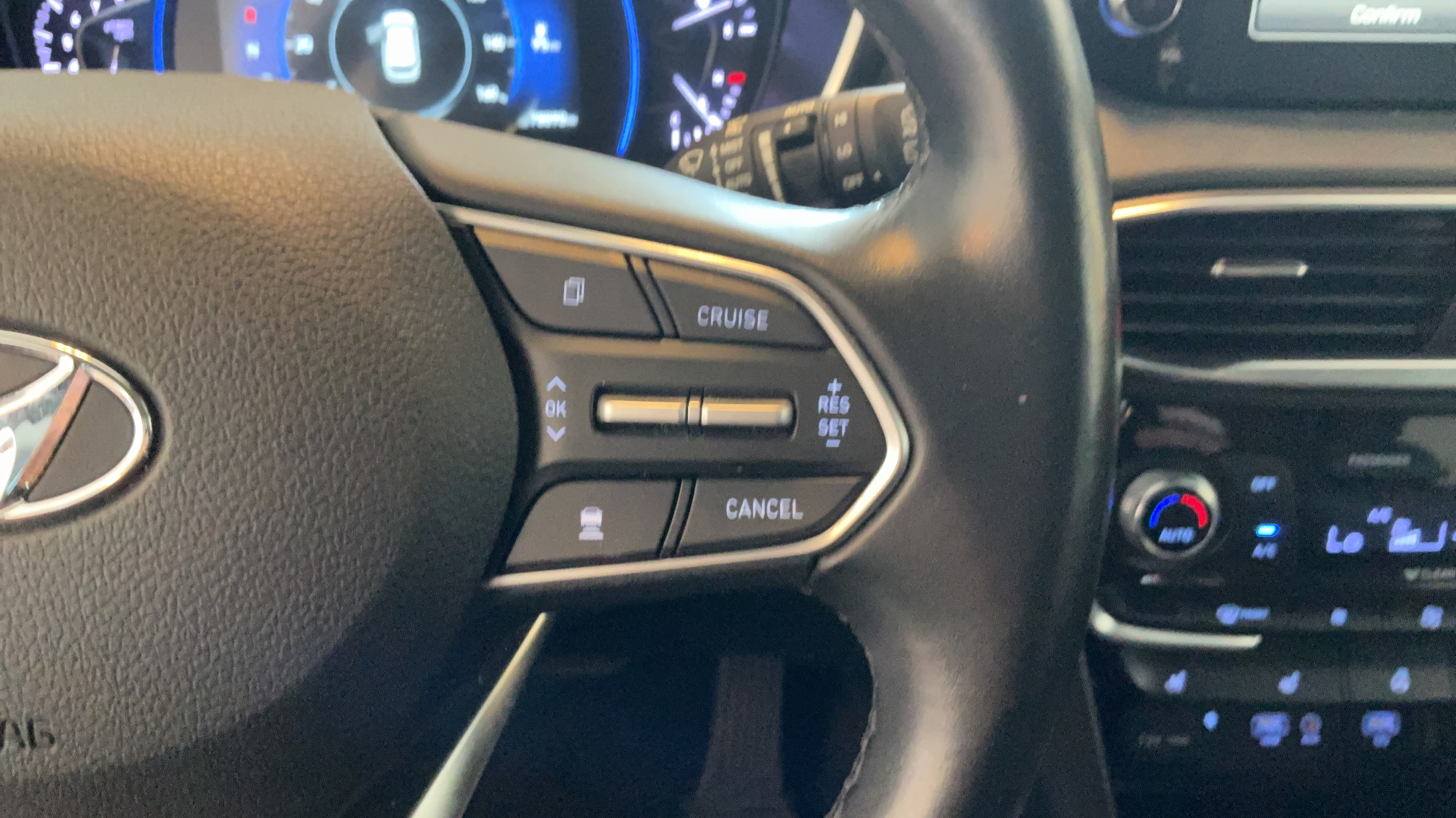 Used 2020 Hyundai Santa Fe Limited AWD/4WD image 12