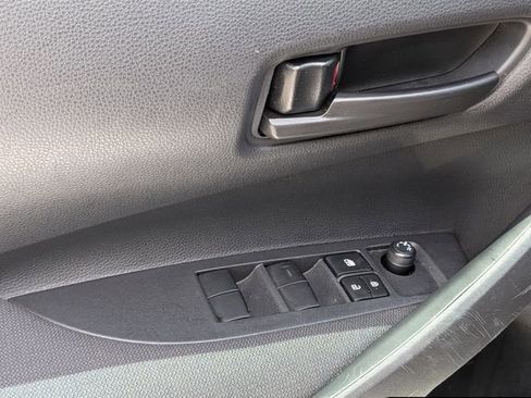 Used 2025 Toyota Corolla LE FWD image 12