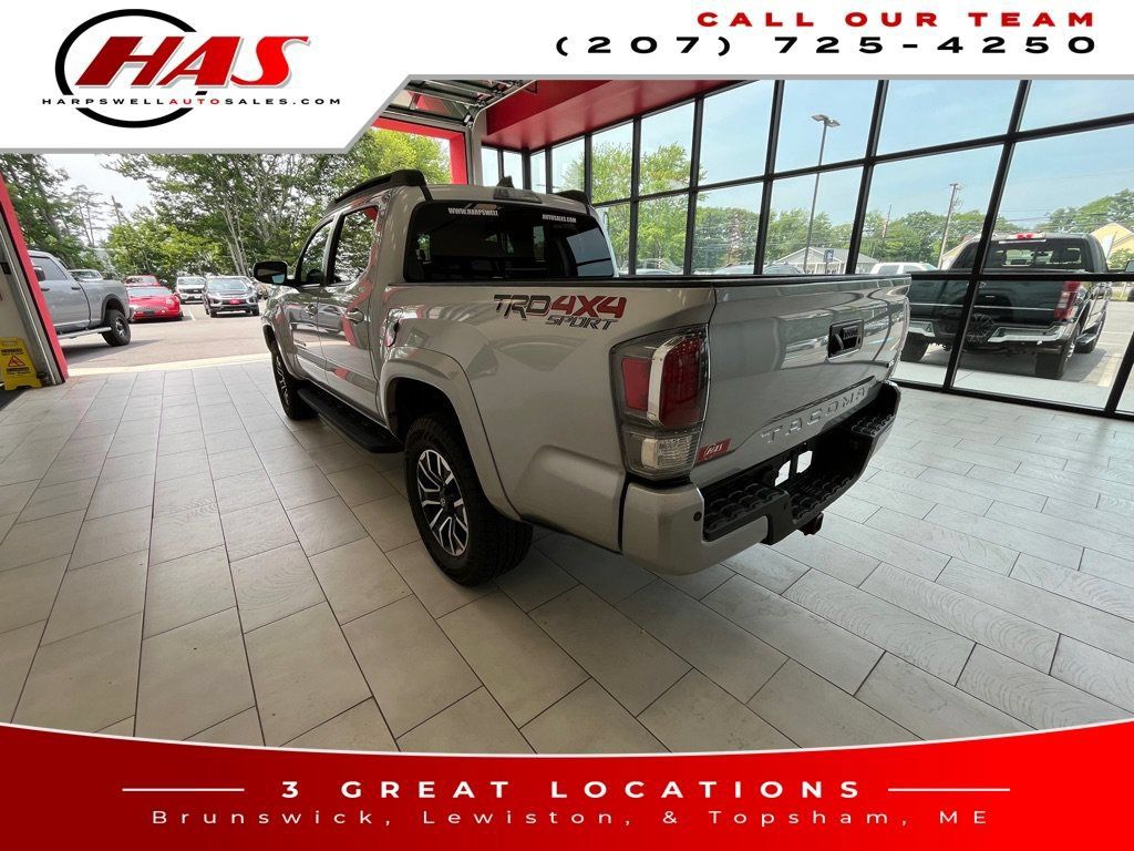 Used 2022 Toyota Tacoma TRD Sport w/ Technology Package AWD/4WD image 3