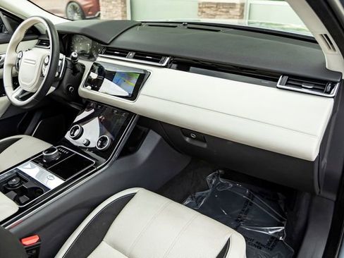 Used 2018 Land Rover Range Rover Velar S image 30